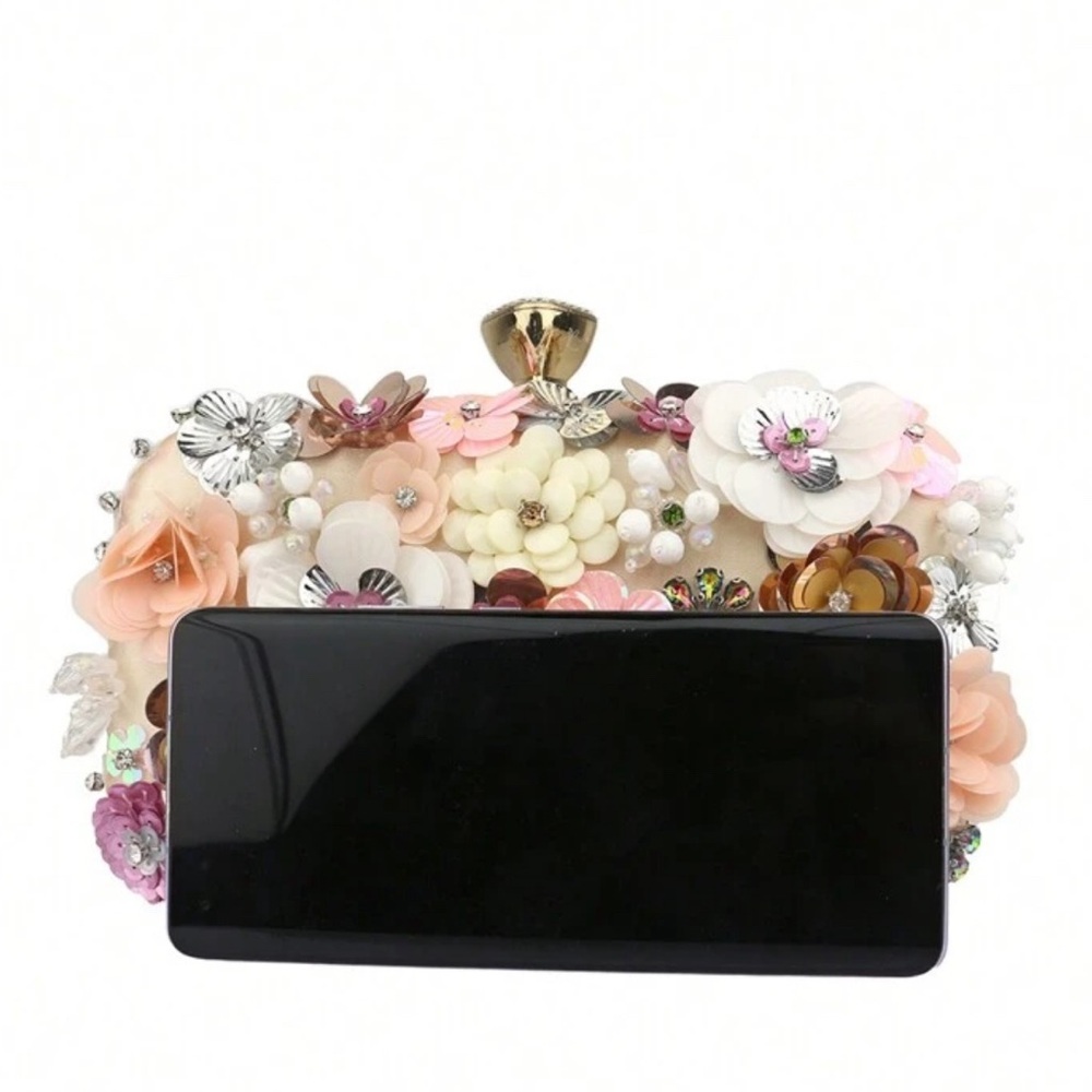 Unique Gorgeous Flowers Clutch 🔥 - Picture 4 of 8